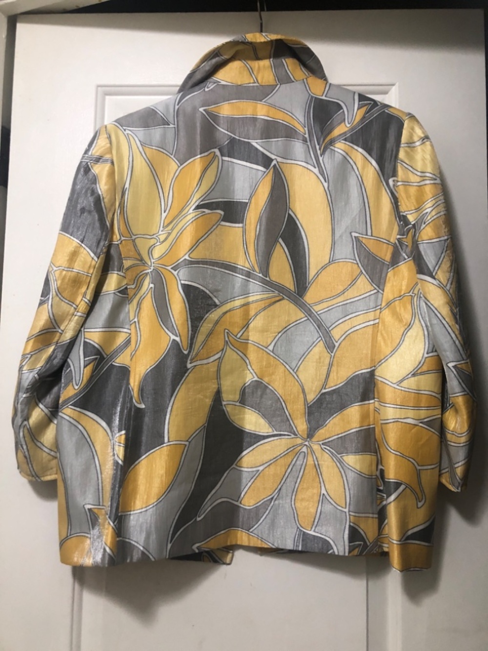 Alfred Dunner open-front blazer in a yellow, gray, and silver floral printSize10 - Picture 4 of 4